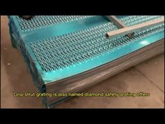 स्टेनलेस 2MM गैल्वेनाइज्ड स्टील ग्रेटिंग 240 * 4020MM / एंटी स्लिप ट्रेड प्लेट्स