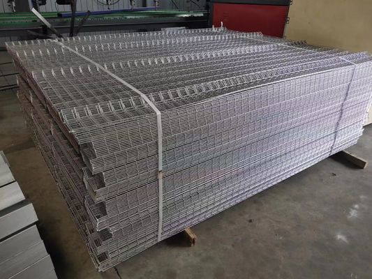 1.2x2.4m घुमावदार धातु बाड़ ग्रीन सुरक्षा वेल्डेड पीवीसी कोटिंग