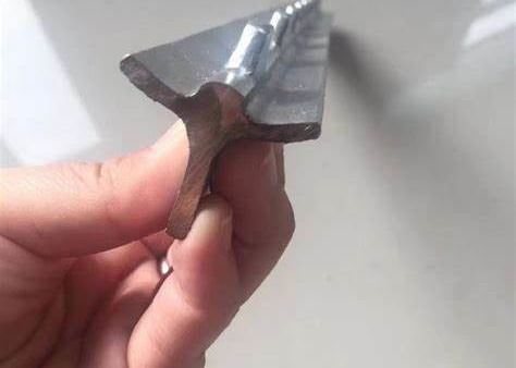 भारी शुल्क 9 &quot;स्टील बाड़ टी पोस्ट 8 &quot;स्थिरता प्लेट 1.25lbs प्रति फुट