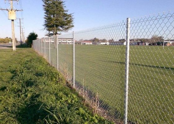 2.5 मिमी-3.0 मिमी हॉट डीआईपी गैल्वेनाइज्ड चेन लिंक बाड़ 9 गेज