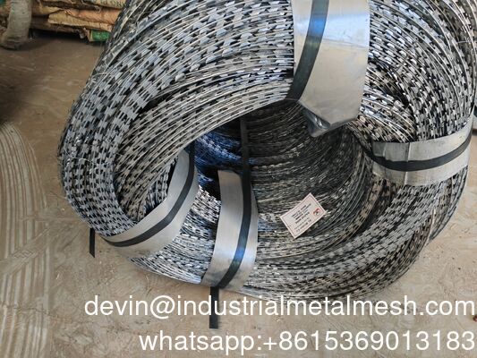 सुरक्षा Bto-22 ब्लेड स्टेनलेस प्रोटेक्टिव वेल्डेड स्टील रेजर बार्ब्ड वायर मेश रोल