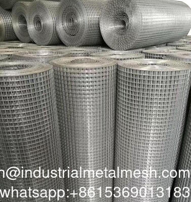 टिकाऊ वेल्डेड वायर मेष 1.5m X 25m सिल्वर गैल्वेनाइज्ड रोल