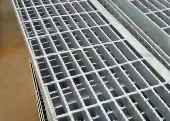टिकाऊ प्लेटफार्म स्टील ग्रिटिंग जस्ती स्टील ग्रिटिंग वेल्डेड स्टील ग्रिटिंग