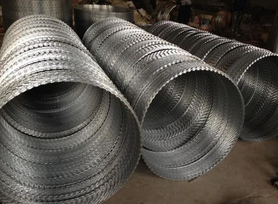 समुद्री डाकू विरोधी के लिए गर्म डुबोया जस्ती कांटेदार रेजर ब्लेड Concertina तार
