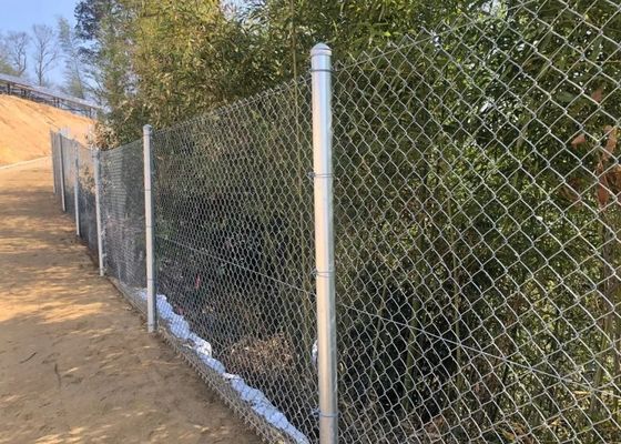 2.5 मिमी-3.0 मिमी हॉट डीआईपी गैल्वेनाइज्ड चेन लिंक बाड़ 9 गेज