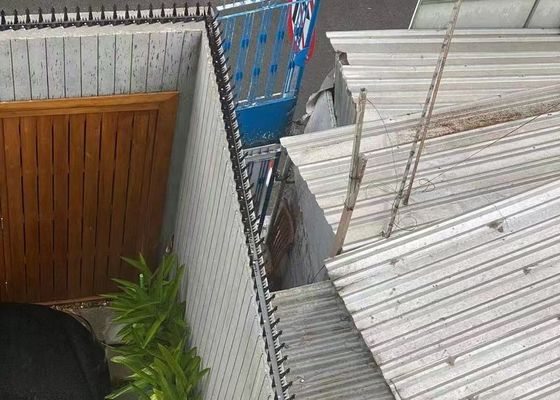 विरोधी चढ़ाई बाड़ सुरक्षा दीवार स्पाइक्स एकल रेजर प्रकार के साथ जस्ती / पाउडर लेपित सतह उपचार