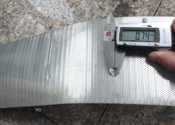 0.6 मिमी छेद 80 मिमी चौड़ाई स्टेनलेस स्टील छिद्रित शीट गोल छेद