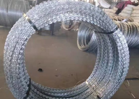 600 मिमी एचडीजी बीटीओ-16 5 क्लैंप 100 लूप्स कंटेनर रेजर वायर का उपयोग करके एंटी क्लाइम्बिंग बॉर्डर