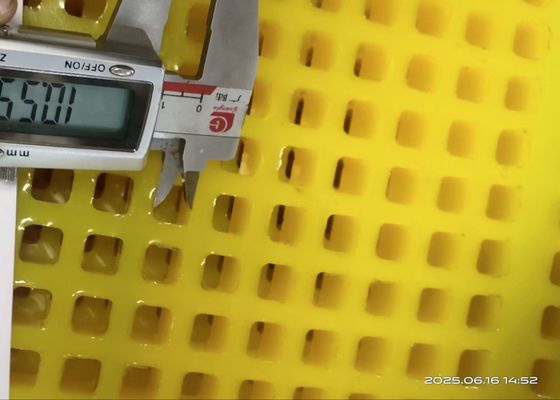 अधिकतम प्रदर्शन 30 मिमी मोटाई स्क्वायर पॉलीयुरेथेन स्क्रीन मेष सादे बुनाई में