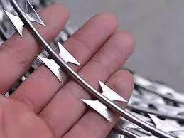 सुरक्षा कांटेदार एचडीजी कॉन्सर्टिना रेजर वायर मेष 12x12 बीडब्ल्यूजी