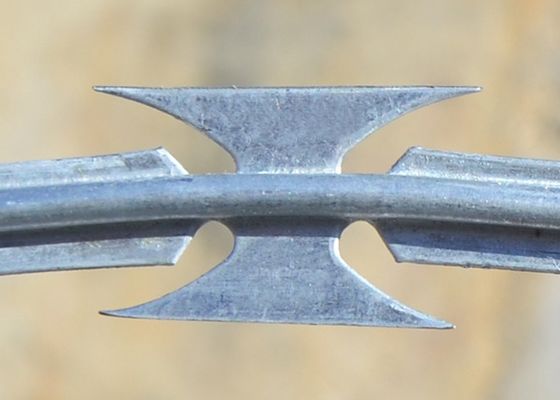 बीटीओ 22 रेजर कॉन्सर्टिना कॉइल 450 मिमी व्यास कांटेदार