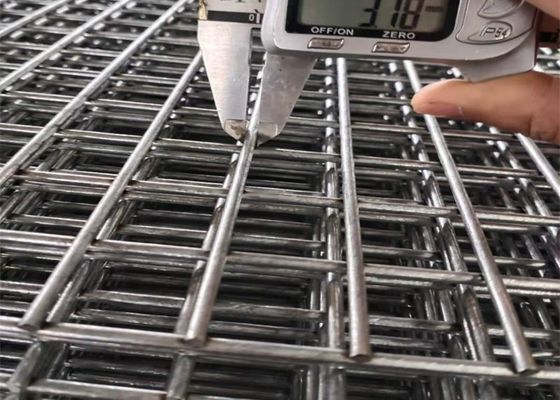 परमवीर चक्र लेपित 3 डी घुमावदार बाड़ पैनल त्रिभुज झुकने वाली बाड़> = 100 वर्ग मीटर