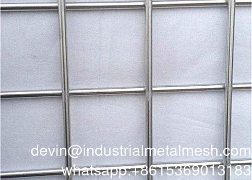24 Roll Sizes Welded Wire Mesh 13mm Thickness Certified to BS Standards for Industrial Construction and Security Projects