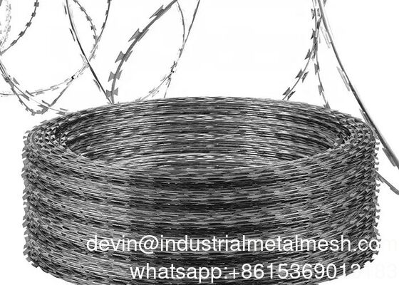 सुरक्षा के लिए बाड़ के साथ जस्ती रेजर कांटेदार तार कॉन्सर्टिना तार