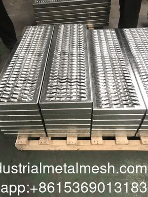 हेवी ड्यूटी डायमंड होल्स ग्रिप स्ट्रट प्लैंक कैटवॉक ग्रेटिंग/ग्रिप स्ट्रक्ट छिद्रित स्टील ग्रेटिंग
