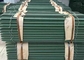 हरे रंग का बाड़ कॉलम सुरक्षित कांटेदार तार के साथ जस्ती स्टार पिकेट्स