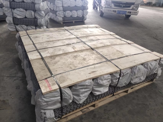 धातु 1.8m जस्ती चेन लिंक बाड़ लगाना 60x60 हीरा 50ft