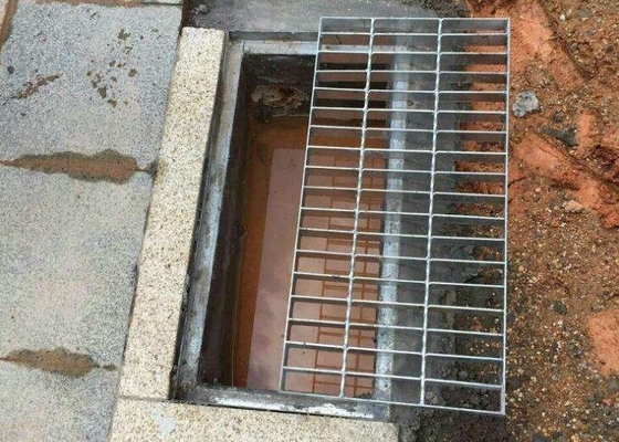 गर्म डूबा जस्ती इस्पात झंझरी निर्माण सामग्री
