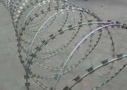 भारी जस्ती कंसर्टिना रेजर वायर कांटेदार टेप सुरक्षा बाड़