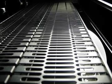 स्टेनलेस स्टील अंडाकार छेद छिद्रित छिद्रित जाल सजावटी धातु शीट