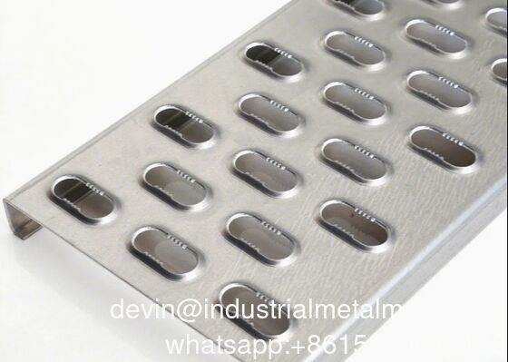 जस्ती शीट अंडाकार पकड़ स्ट्राट कार्य मंच पैदल मार्ग सुरक्षा ग्रिड