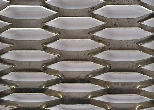 मोटाई 1 मिमी स्ट्रैंड चौड़ाई विस्तारित एल्यूमिनियम मेष 6.3 मिमी होल